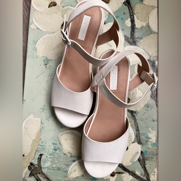 Topshop: Platform open toes in white. Pre-owned. Good condition. - Picture 5 of 5